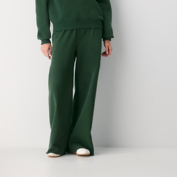 NWOT Aritzia Cozy Sweatfleece Mega Flutter™ Sweatpant XS - Picture 5 of 13